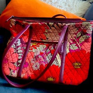 Vera Bradley Medium Tote great for traveling